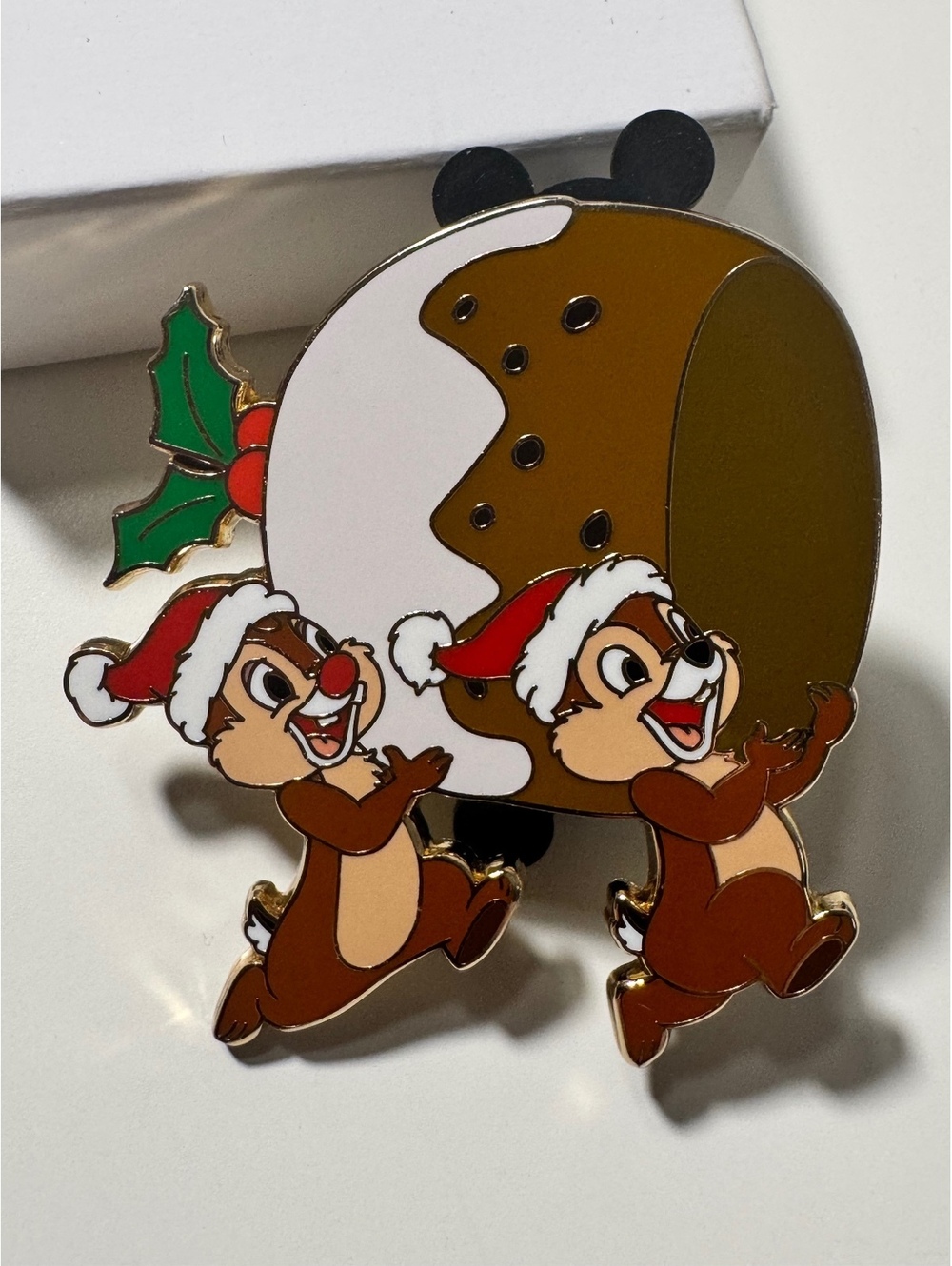DEC TWDCS 2025 Holiday Fun Mystery Pin Santa Hat Chip And Dale Le 400 Pin Acorn